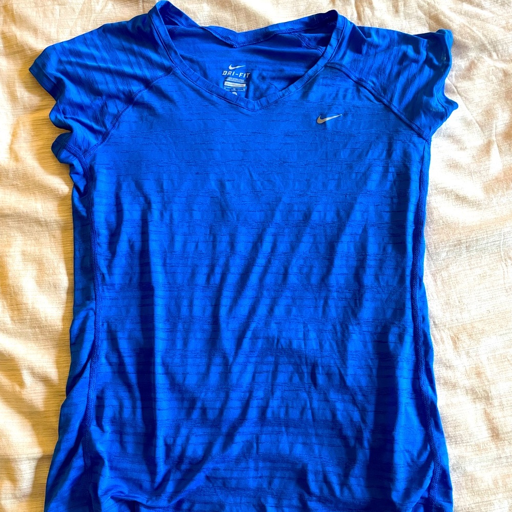 Nike womens short sleeve